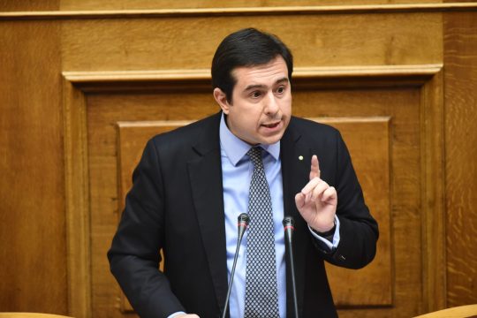 O Ορμπάν εμπνέει το Μηταράκη
