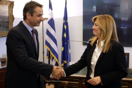 Προσέγγιση στη Φώφη από Κυριάκο