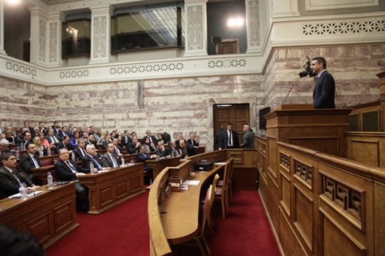 Δεν ψηφίζει ούτε μέτρα ούτε αντίμετρα