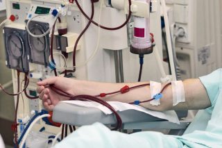 Μία νεφρολόγος, 90 νεφροπαθείς