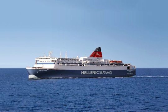 Επιστρέφει στη Σαντορίνη η HSW