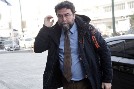 Απολύει πριν εκλεγεί;