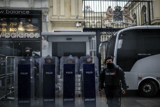 «Φωτιά» στη διπλωματική σκακιέρα