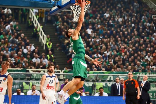 Ο Τσάβι Πασκουάλ ξορκίζει τα φαντάσματα
