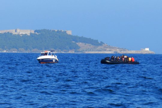 Φτου κι απ την αρχή, ο φόβος για τους πρόσφυγες