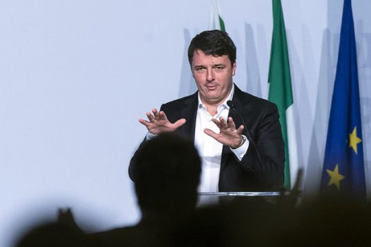 Έρευνα σε υπόθεση διαφθοράς αγγίζει τον πατέρα του Ρέντσι