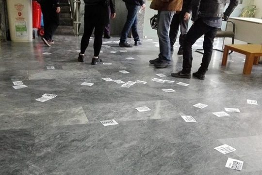 Συμβολική κατάληψη στην κοσμητεία της Νομικής από Ρουβίκωνα