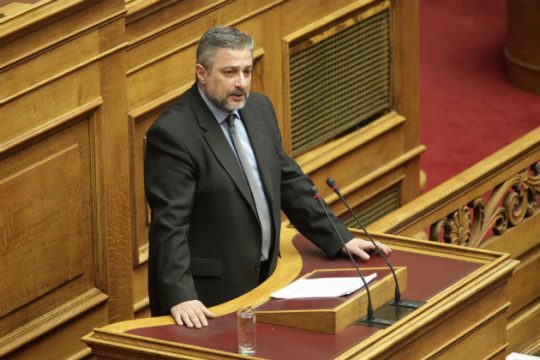 Επιχείρηση «στρατολόγησης» μαθητών από χρυσαυγίτη βουλευτή