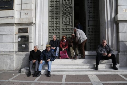 Καθυστερεί η αντιστάθμιση του χαμένου ΕΚΑΣ