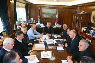 Ευρεία σύσκεψη στο δημαρχείο Πειραιά για το παρεμπόριο