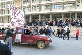 Αναβολή δίκης με φόντο τη δυναμική συγκέντρωση