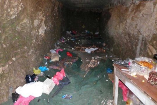 Εδωσε 3.000 ευρώ για να πάει Λουξεμβούργο και βρέθηκε φυλακισμένος σε σπηλιά της Κρήτης!