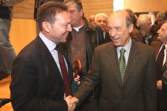 «Να μη μιλούν οι αρχιτέκτονες της καταστροφής»