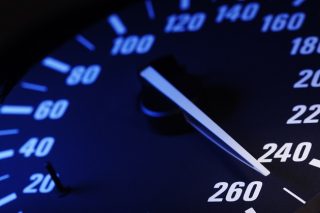Ταχύτητες και αδιαφορία ξέφρενες