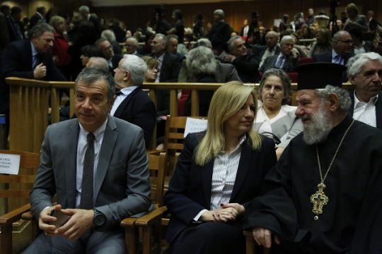 «Ζέστη» με τους τρεις «πάγος» με το ΠΑΣΟΚ