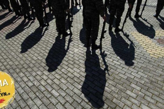 Με απειλή την απόλυση εργοδότες εκβιάζουν για επιστροφή μισθού