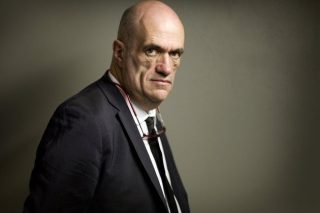 Πρόζα λιτή,  σχεδόν ψιθυριστή