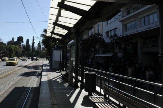 Τετράωρη στάση στο τραμ – Κλειστοί δύο σταθμοί του μετρό