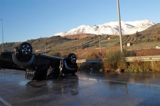 Ηράκλειο: Οδηγός έπεσε σε γκρεμό και έχασε την ζωή του