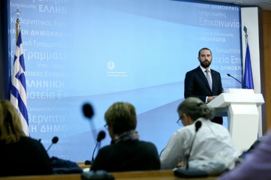 Η ενημέρωση των πολιτικών συντακτών από τον Δ. Τζανακόπουλο [LIVE]