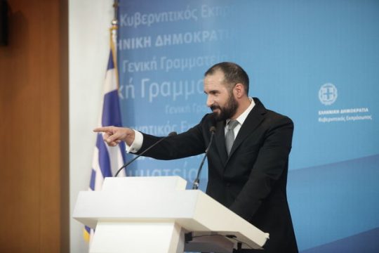 Live η ενημέρωση των συντακτών από τον Δ. Τζανακόπουλο