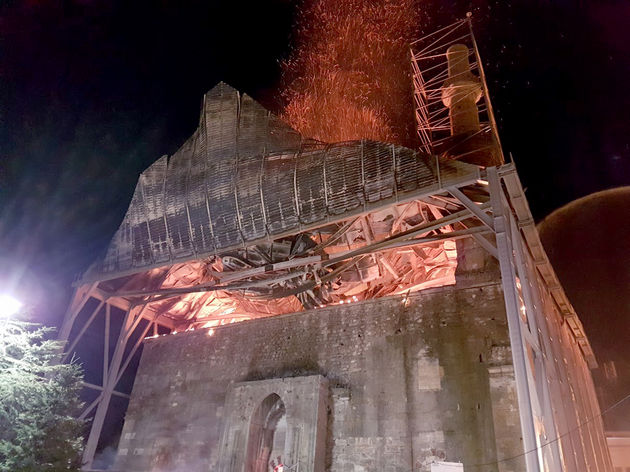 Φωτιά στο ιστορικό τέμενος Βαγιαζήτ