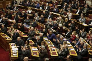 Απολύτως συμπαγείς οι 153