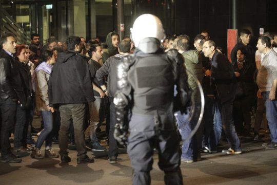 Έξι τραυματίες από επεισόδια στο τουρκικό προξενείο των Βρυξελλών