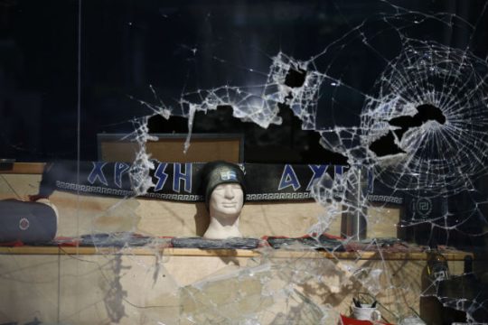 Επίθεση σε κατάστημα της Χρυσής Αυγής στη Μεσογείων