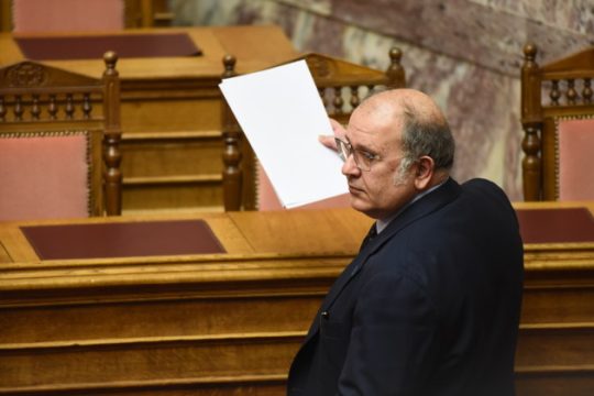 Ξυδάκης-ΝΔ σε υψηλούς τόνους για την ΕΡΤ