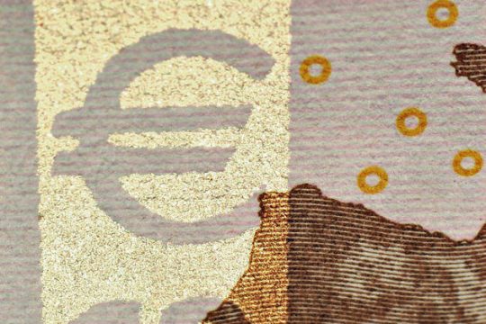 Φορολογικά κίνητρα στις τράπεζες για κούρεμα δανείων