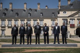 «Καρφιά» για τους ισχυρούς