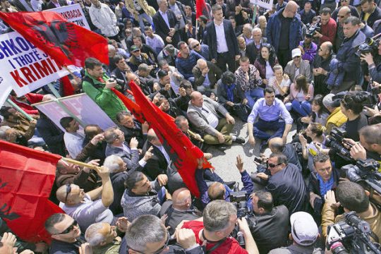 Αναταραχή με… μεταδοτικές τάσεις