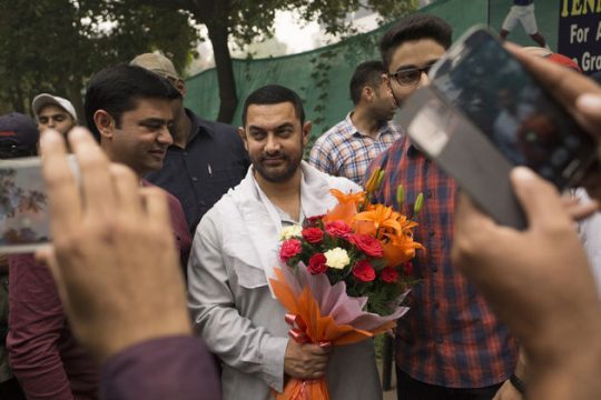 Σταρ του Bollywood στο πλευρό των γυναικών