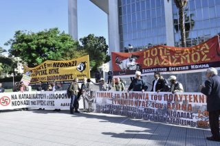 «Χτύπησε το κεφάλι μου με ορμή στο τοιχίο»