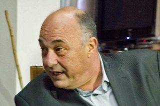 O πολιτικός ξεπεσμός έχει ονοματεπώνυμο