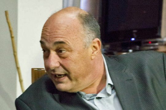 O πολιτικός ξεπεσμός έχει ονοματεπώνυμο