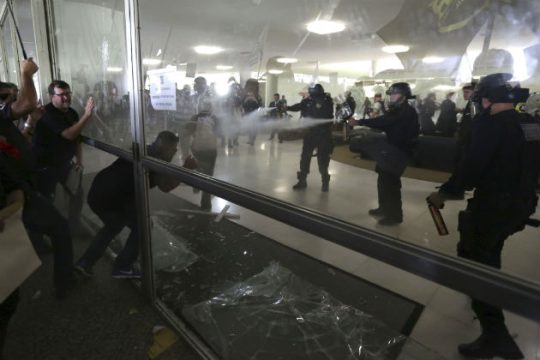 Αστυνομικοί κατά αστυνομικών