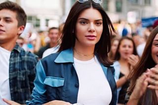 Απέσυρε η Pepsi τη διαφήμιση που έδειχνε πόσο γλυκά είναι τα ΜΑΤ