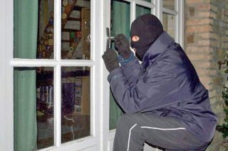 «Εσωτερικές» υποθέσεις στην ΕΛ.ΑΣ. για την ντουλάπα