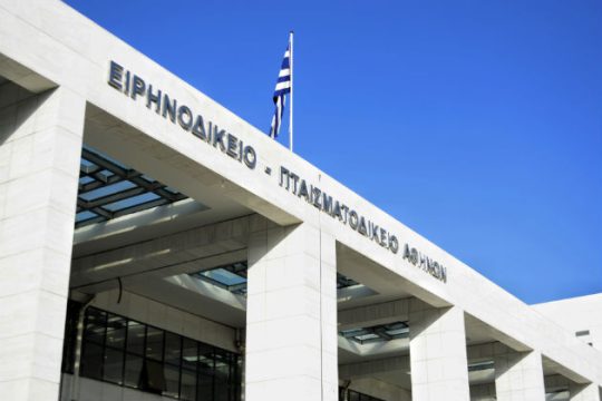 Αποχή συμβολαιογράφων από πλειστηριασμούς κατοικίας