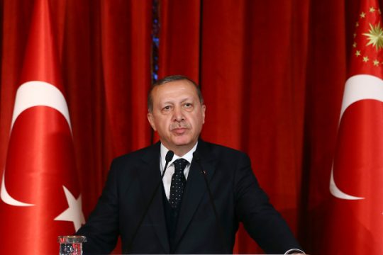 «Χάσατε, οπότε ελάτε να τα βρούμε»