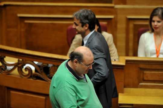«Διχαστικά επιχειρήματα, καιροσκοπική μετακίνηση»
