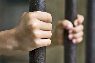 Μια κράτηση σε απάνθρωπες συνθήκες