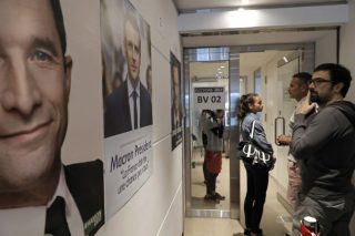 Στη Γαλλία πρώτη δύναμη η αβεβαιότητα