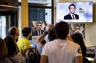 Ναι στον Μακρόν, αλλά…