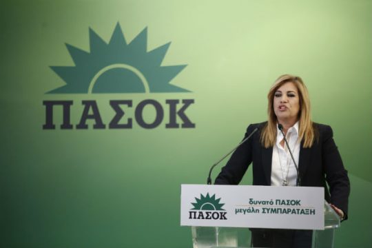 Ξηλώνει Ξεκαλάκη, πάει σε έκτακτο συνέδριο