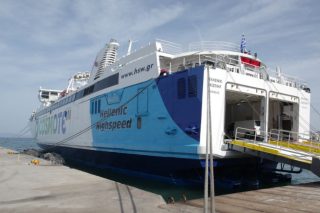 Μαίνεται ο πόλεμος Μινωικών και Hellenic Seaways