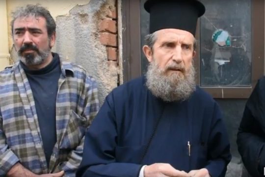 Ρατσιστικό μένος ιερέα κατά προσφύγων
