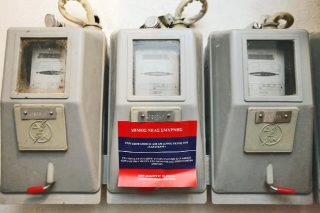 Το ηλεκτροσόκ των λογαριασμών ρεύματος φέρνει μειώσεις στις χρεώσεις Υπηρεσιών Κοινής Ωφέλειας